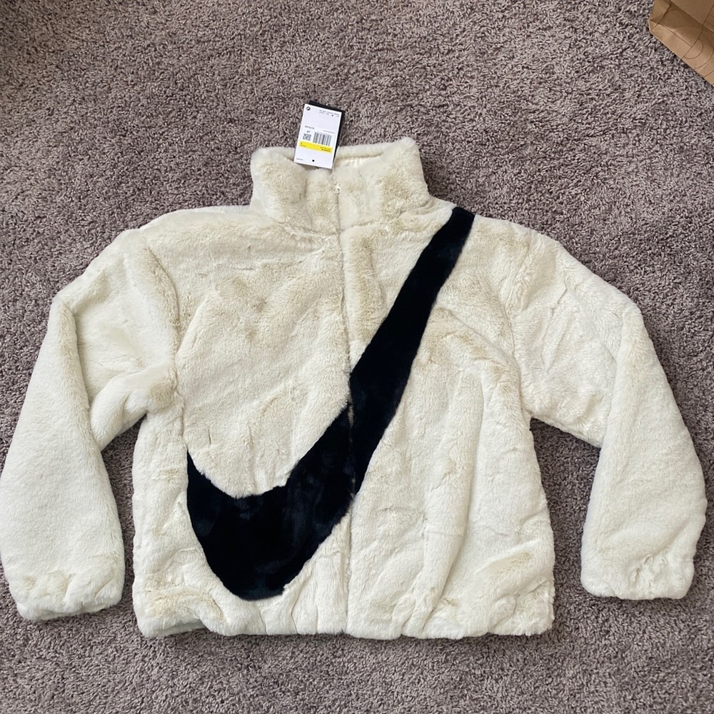 Nike NSW Faux Fur Jacket Womens Size Small Fossil White Black DM1759-238 New